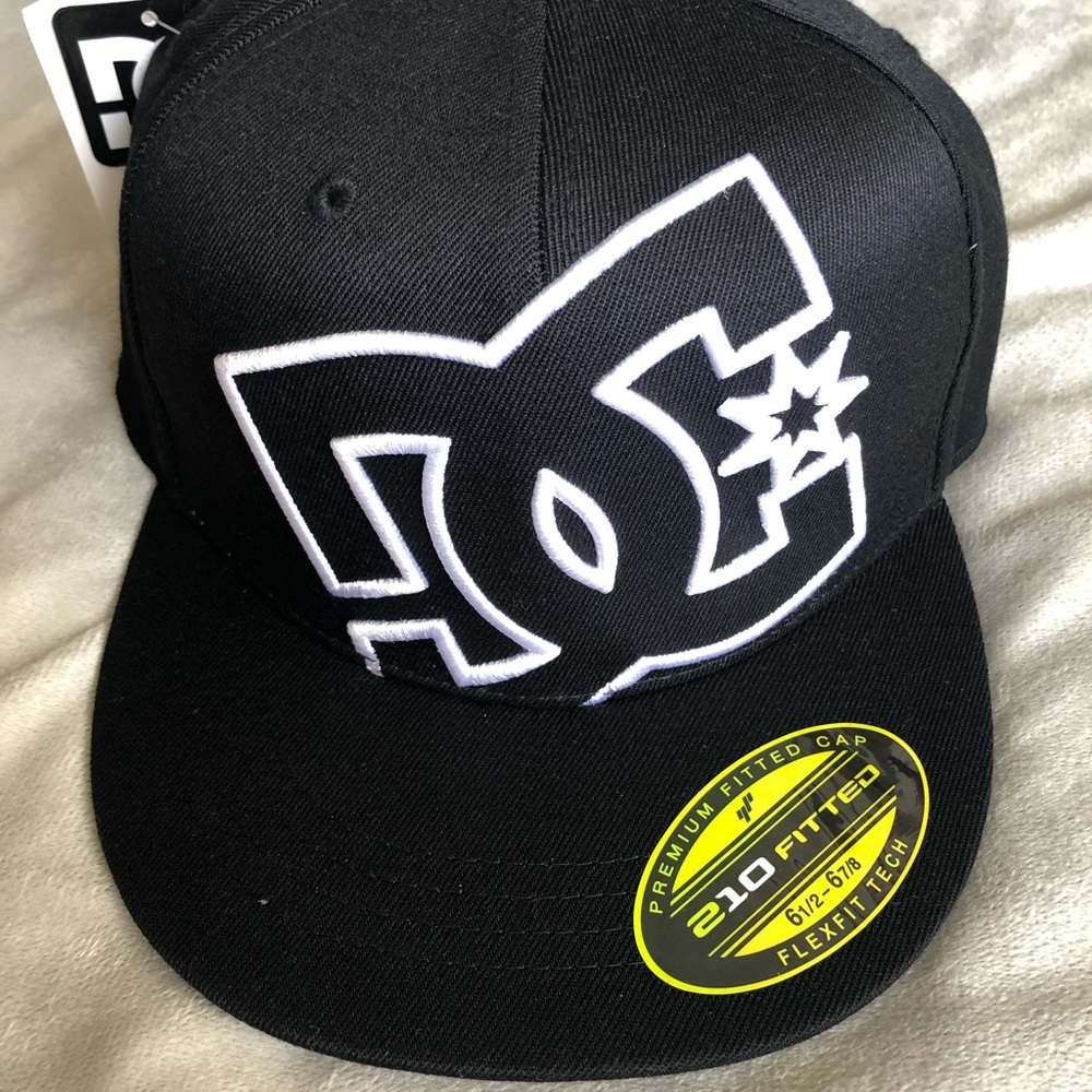 DC boys hat. NWT